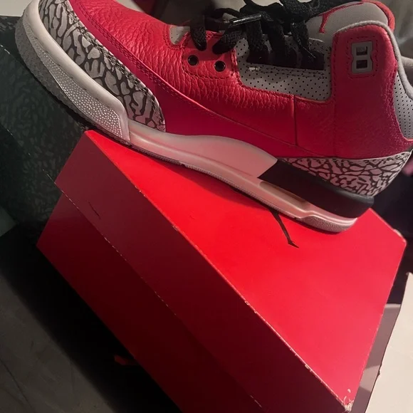 Jordan 3 - Picture 3 of 6